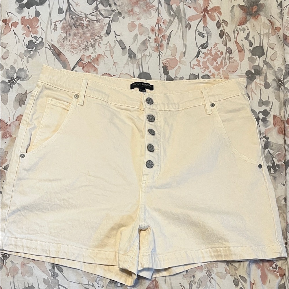 Banana Republic Cream Shorts